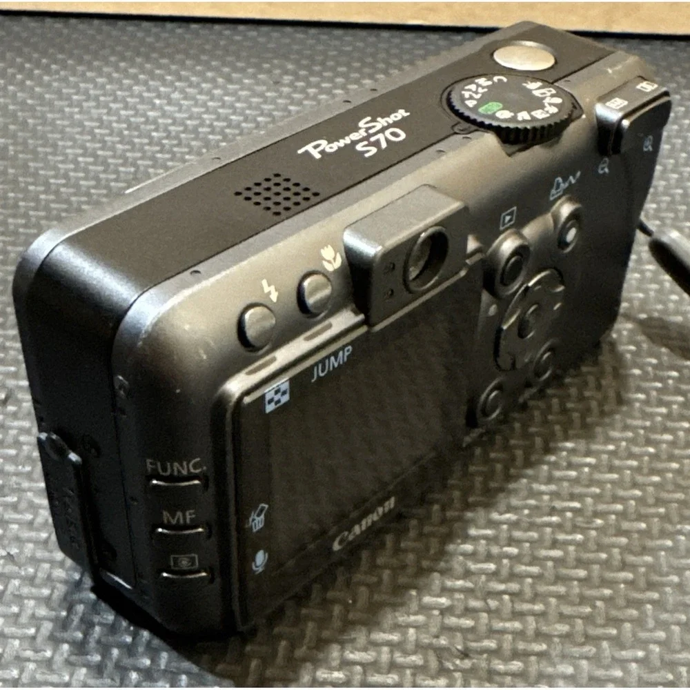 Canon PowerShot S70 7.1MP Compact Digital Camera Bundle